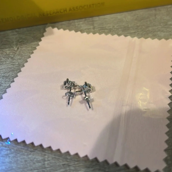 Moissanite 1CTW Earrings New in Box VVS1 Color D 925 Sterling Silver w/GRA Cert - Picture 3 of 5